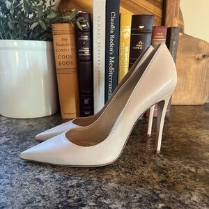 M.GEMI Nude Escatto Heels Sz 38.5 bone 7.5 M. Gemi